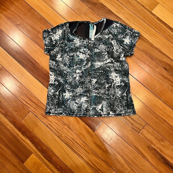 Lululemon shirt - Picture 3 of 3